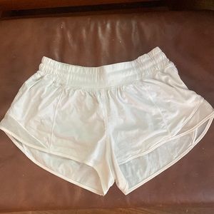 Lulu Lemon Hottie Hot Shorts 4R